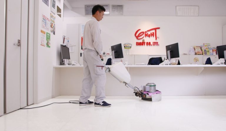 清掃員ページ 定期清掃 - 株式会社エイト